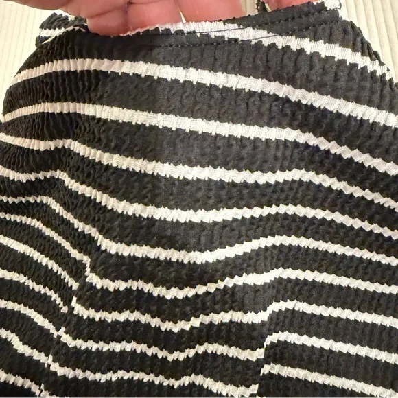 New Look Women’s Ribbed One Piece Swimsuit Striped Black & White Minimalist sz S - Picture 7 of 12